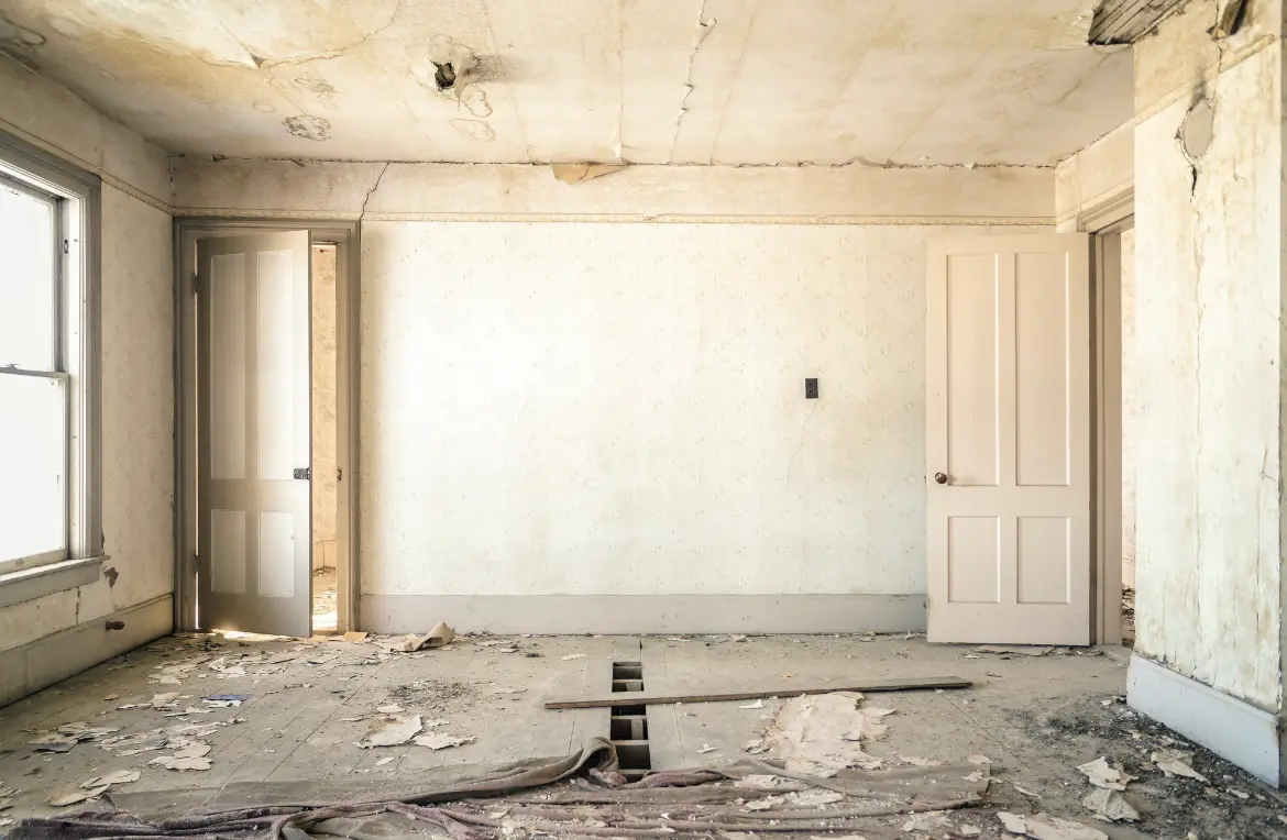 Waste disposal crew managing a cleanout project in Clearlake Riviera